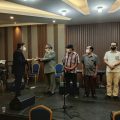 Andre Jeffri Irianta Sebayang patut berbangga dengan kelulusannya dari Program Studi (Prodi) Magister Penciptaan dan Pengkajian Seni Universitas Sumatera Utara (USU) usai menggelar pertunjukan di Gereja Bethel Indonesia (GBI) Rumah Persembahan Jalan Jamin Ginting, Medan, Selasa (28/7/2021).