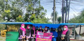 Ikatan Pengusaha Muslimah Indonesia (IPEMI) Sumatera Utara (Sumut) melakukan aksi peduli Pedagang Kaki Lima (PKL), Kamis (29/7/2021)
