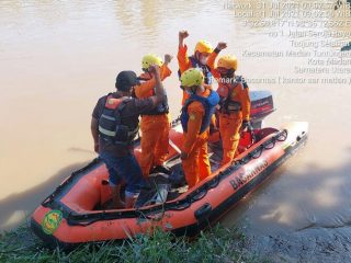 Seorang remaja bernama Rendi (12), warga Perumahan Sri Gunting Desa Sei Beras Sekata Kecamatan Sunggal Kabupaten Deli Serdang hanyut terbawa arus sungai Belawan, Jumat (30/7/2021) sekitar pukul 15.00 WIB.