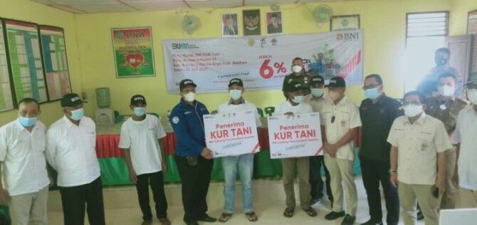 Himpunan Kerukunan Tani Indonesia (HKTI) Sumatera Utara memfasilitasi bantuan pembiayaan modal melalui program Kredit Usaha Rakyat (KUR) Tani Bank BNI, bagi 21 petani di Kecamatan Rawang Panca Arga Kabupaten Asahan.