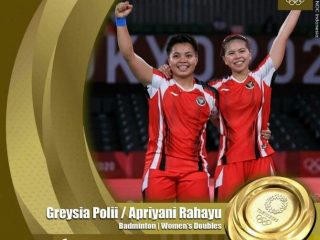 Ganda putri Greysia Polii/Apriyani Rahayu merebut medali emas pertama Indonesia di Olimpiade Tokyo 2020 setelah mengalahkan Chen Qing Chen/Jia Yi Fan 21-19 dan 21-15 di Musashino Forest Sport Plaza, Tokyo, Senin (2/8/2021).