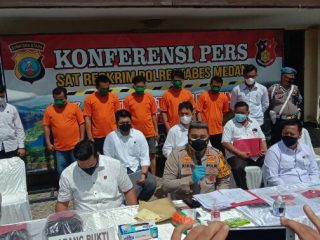 Polisi akhirnya berhasil mengungkap pelaku penyiraman air keras kepada salah satu wartawan media online di Medan, Persada Bhayangkara Sembiring (25).