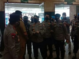 Wakapolri Komjen Pol Gatot Eddy Pramono meninjau eks Hotel Soechi di Jalan Cirebon, Medan yang digunakan sebagai tempat isolasi terpusat Covid-19.