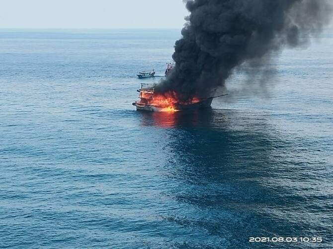 Sebuah Kapal Motor penangkap ikan bernama KM United terbakar di Perairan Pulau Berhala Kabupaten Serdang Bedagai Selasa (3/8/2021) sekitar pukul 10.00 WIB. Dalam peristiwa ini, 2 anak buah kapal (ABK) hilang.