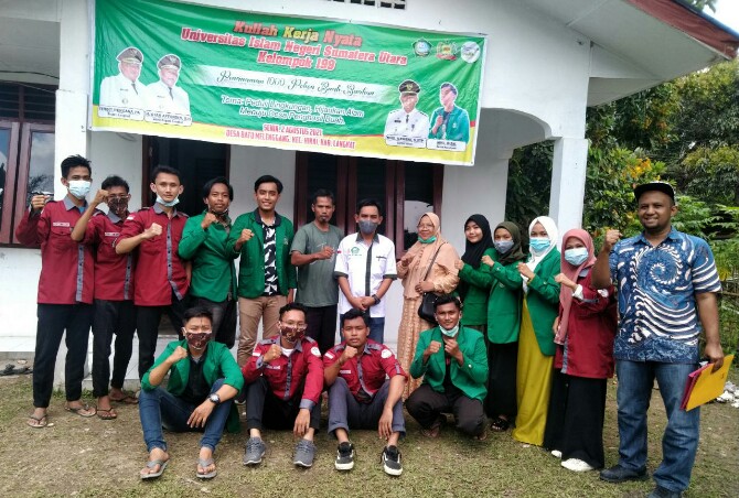 Tim Monitoring KKN UIN Sumut bersama Sekdes Batu Melenggang, Kec Hinai dan mahasiswa KKN