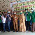Tim Monitoring KKN UIN Sumut bersama mahasiswa KKN dan Camat Padang Tualang, Ramlan Effendi.