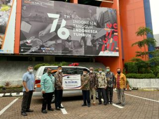 BKM Mesjid Fajar Ramadhan Medan Johor memperoleh bantuan satu unit mobil jenazah dari CSR PT Bank Sumut. Penyerahan bantuan tersebut diserahterimakan di pelataran parkir kantor pusat PT Bank Sumut Jalan Imam Bonjol Medan, Senin (9/8/2021).