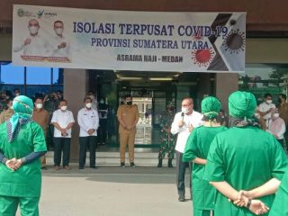 Gubernur Sumatera Utara (Sumut) Edy Rahmayadi bersama unsur Forkompinda meresmikan Gedung Asrama Haji Medan di Jalan Jenderal Abdul Haris Nasution sebagai tempat Isolasi terpusat (Isoter) bagi warga terpapar Covid-19.