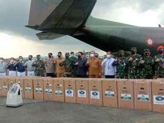 Sebanyak 100 tabung oksigen konsentrator tiba di Pangkalan Udara (Lanud) Soewondo, Selasa (10/8/2021) sekitar pukul 15.50 WIB.