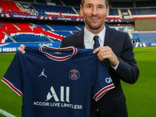 Penyerang andalan Argentina, Lionel Messi resmi bergabung ke Paris Saint-Germain (PSG), Rabu (11/8/2021) dini hari WIB.