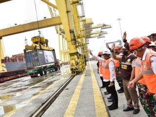 Gubernur Sumatera Utara (Sumut) Edy Rahmayadi melepas ekspor 33 jenis komoditas pertanian senilai Rp431,67 miliar ke 37 negara tujuan. Adapun komoditas tersebut antara lain Kopi biji, Minyak sawit, Pinang, Bunga Krisan, Asam Potong, hingga Ubi jalar beku.