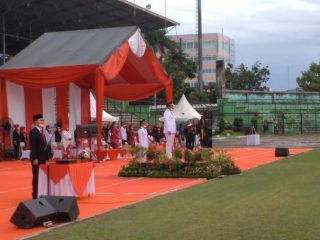 Walikota Medan Muhammad Bobby Afif Nasution menjadi inspektur upacara dalam HUT ke-76 RI yang digelar di Stadion Teladan Medan, Selasa (17/8/2021)
