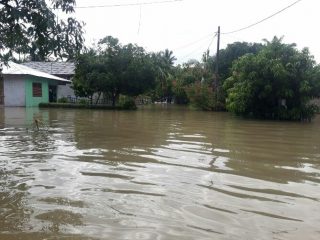 Curah hujan yang sedang hingga tinggi sejak 15 Agustus sampai 17 Agustus 2021 mengakibatkan ribuan rumah warga di Kabupaten Batubara terendam banjir.