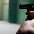 Seorang polisi yang bertugas di Direktorat Reserse Narkoba Polda Sumatera Utara (Sumut), Aiptu Josmer Samsuardi Manurung (44) tewas ditembak saudaranya sendiri.
