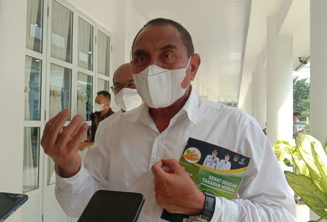 Gubernur Sumatera Utara (Sumut) Edy Rahmayadi mengatakan akan mengecek soal teguran Menteri dalam negeri (Mendagri) terkait insentif tenaga kesehatan (nakes) yang belum dibayarkan oleh Pemerintah Kota (Pemko) Padangsidempuan.