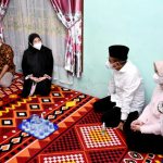 Ditengah-tengah kesibukannya Gubernur Sumut Edy Rahmayadi menyempatkan waktu mengunjungi keluarga Almarhum Parada Muqtadir dalam rangka memberikan semangat.