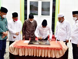 Gubernur Sumatera Utara (Sumut) Edy Rahmayadi merespons langsung keluhan warga Mabar Hilir, Kecamatan Medan Deli, Kota Medan, terkait pengadaan lahan pemakaman