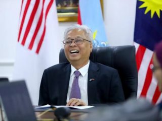 Perahu politik Malaysia kembali punya nakhoda baru. Malaysia menetapkan Ismail Sabri Yaakob sebagai Perdana Menteri (PM) yang baru, Jumat (20/8/2021) sore waktu setempat.