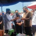 Menteri BUMN Erick Thohir bersama Menteri Perhubungan Budi Karya Sumadi meninjau langsung KM Bukit Raya usai dibuka sebagai tempat isolasi terpusat terapung bagi pasien Covid-19, di Pelabuhan Belawan, Sabtu (21/8/2021).