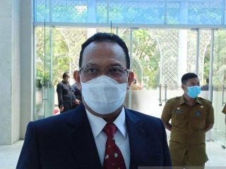 Pemerintah Provinsi (Pemprov) Sumatera Utara (Sumut) akan menunjuk Pelaksana tugas (Plt) untuk menggantikan posisi Kepala Dinas Penanaman Modal dan Pelayanan Perizinan Terpadu Satu Pintu (PMPTSP) Sumut Effendi Pohan (EP) yang ditahan soal kasus korupsi.