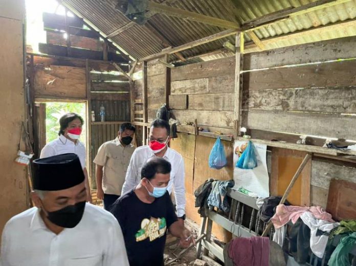 Anggota DPR RI dari Fraksi Gerindra, Gus Irawan Pasaribu, menemukan ada warga di Deli Serdang, yang gagal mengikuti operasi karena belum disuntik vaksin Corona. Pemprov Sumut mengatakan permasalahan itu sudah teratasi.