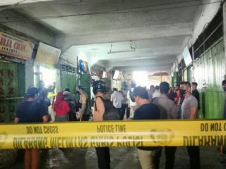 Dua toko emas di Pasar Simpang Limun Jalan Sisingamangaraja dirampok oleh empat pria bersenjata api, Kamis (26/8/2021) siang.