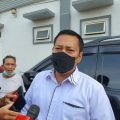Aksi perampokan dua toko emas di Pasar Simpang Limun mengakibatkan satu orang warga menjadi korban penembakan.