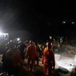 Sebanyak dua warga ditemukan dalam keadaan meninggal dunia akibat tanah longsor yang terjadi di Lau Bawang Kelurahan Padang Mas Kecamatan Kabanjahe, Karo, Kamis (26/8/2021) malam.