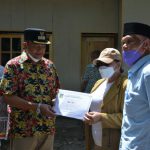 Pemkab Langkat memberikan piagam penghargaan sebagai tokoh masyarakat mengispirasi, dan atas gerakan Rp10.000 untuk bedah rumah, kepada Ketua Yayasan Nindya Miesye Agita Kabupaten Langkat, Misbakti, Sabtu (28/8/2021).