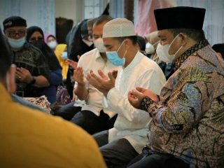 Bupati Langkat Terbit Rencana PA berikan apresiasi kepada Anggota DPR dari Fraksi Golkar Dapil III Sumut, Delia Pratiwi Br Sitepu atas penyelenggaraan program vaksinasi masal 1.000 dosis untuk masyarakat Langkat.