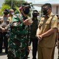 Walikota Medan, Bobby Nasution bersama Kepala Staf Angkatan Laut (KASAL) Laksamana TNI Yudo Margono dan Ketua Komisi I DPR RI Meutya Hafid, Gubernur Sumatera Utara, Edy Rahmayadi meninjau pelaksanaan vaksinasi terhadap masyarakat maritim di Dermaga Mako Lantamal I Belawan, Senin (30/8/2021).