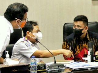 Pemko Medan bersama Dirjen Perkeretaapian Kementerian Perhubungan bahas pembangunan jalur layang kereta api menghubungkan Medan-Binjai di Ruang Rapat I Kantor Walikota Medan, Rabu (1/9/2021).