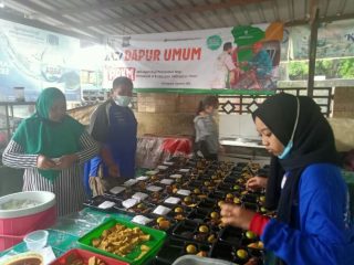 Pemberlakuan Pembatasan Kegiatan Masyarakat (PPKM) di beberapa wilayah, mengakibatkan aktivitas perekonomian masyarakat ikut terdampak. Terutama bagi mereka yang menggantungkan harapan pada pendapatan harian.