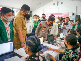 Warga Medan yang telah melakukan vaksinasi mencapai 40% atau telah melampaui standar nasional, 35%. Angka tersebut tertinggi di Indonesia berdasarkan pernyataan Menko Perekonomian, Airlangga Hartanto.