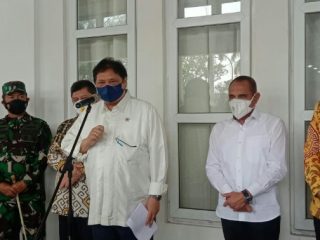 Menteri Koordinator Bidang Perekonomian Airlangga Hartarto yang juga Ketua Komite Penanganan Covid-19 dan Pemulihan Ekonomi Nasional di luar Jawa- Bali menyoroti tidak sinkronnya perkembangan data Covid-19 di Sumatera Utara (Sumut).