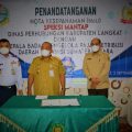 Bupati Langkat,Terbit Rencana PA berfoto bersama usai penandatanganan MoU SPEKSI MANTAP di Kantor Bupati Langkat belum lama ini