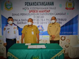 Bupati Langkat,Terbit Rencana PA berfoto bersama usai penandatanganan MoU SPEKSI MANTAP di Kantor Bupati Langkat belum lama ini