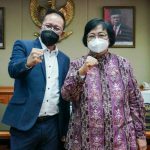 Menteri Lingkungan Hidup dan Kehutanan Siti Nurbaya berdiskusi dengan Ketua Panitia Peringatan Hari Pers Nasional (HPN) 2022, Auri Jaya, di Kementerian Lingkungan Hidup dan Kehutanan (KLHK), Jakarta, Jumat (10/9/2021).