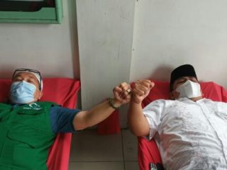 PD Al Washliyah Kota Medan bersama BKM Al Ishlah melakukan kerjasama dalam kegiatan donor darah yang di Masjid Al Ishlah Jalan Kapten Muslim Medan, Minggu (12/9/2021)
