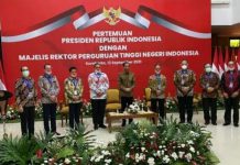 Presiden RI Joko Widodo menghadiri pertemuan Majelis Rektor Perguruan Tinggi Negeri Indonesia (MRPTNI), Senin (13/9/2021).