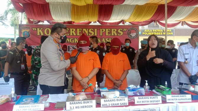 Personel Satreskoba Polrestabes Medan berhasil mengungkap dan menggagalkan peredaran 3,1 kilogram heroin dari dua orang tersangka.