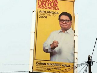 Wakil Bendahara Umum Partai Golkar Karan Sukarno Walia mengaku optimis perekonomian di Indonesia akan segera memasang beberapa baliho Airlangga Hartarto di sejumlah kawasan di Jakarta Utara dan Jakarta Barat.
