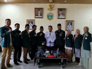 Pimpinan Wilayah Ikatan Sarjana Al Washliyah (PW ISARAH) Sumatera Utara (Sumut) berkunjung ke kantor Dinas Pemuda dan Olahraga Provinsi Suamtera Utara (Disporaprovsu) untuk menyampaikan program “Sarjana Penggerak” yang sedang dirumuskan oleh PW ISARAH, Selasa (14/9/2021).