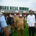 Bupati Langkat foto bersama dengan Presiden Jokowi usai rapat terkait penanganan Covid-19 di Aula T Rizal Nurdin Rumah Dinas Gubsu, Jumat (17/9/2021).