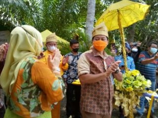 Sekdakab Langkat, Indra Salahudin saat meresmikan getek online di Desa Pematang Serai, Jumat (24/9/2021)