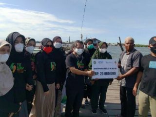 Fakultas Kedokteran Universitas Sumatera Utara (FK USU), turut berpartisipasi dalam membantu masyarakat Kampung Nelayan di Desa Karang Taruna Kecamatan Medan Belawan.