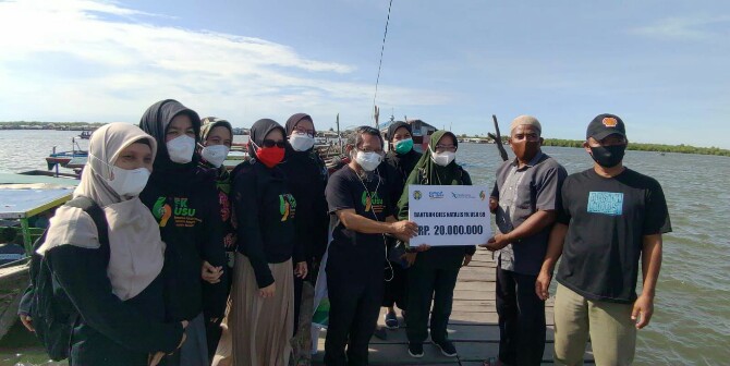 Fakultas Kedokteran Universitas Sumatera Utara (FK USU), turut berpartisipasi dalam membantu masyarakat Kampung Nelayan di Desa Karang Taruna Kecamatan Medan Belawan.