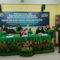 Dekan FISIP UMSU, Arifin Saleh sedang memberikan arahan pada kegiatan pengenalan mahasiswa baru