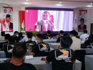 Sekretaris Jenderal DPP Gerindra H. Ahmad Muzani tegaskan akan mengusung kader di Pilgubsu 2024 mendatang. Totalitas kader lebih teruji untuk besarkan Gerindra.