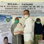 Anggota DPR RI dari Fraksi Partai Gerindra H Gus Irawan Pasaribu membagikan 3.000 paket sembako kepada warga masyarakat Kabupaten Mandailing Natal, Jumat (24/9/2021).